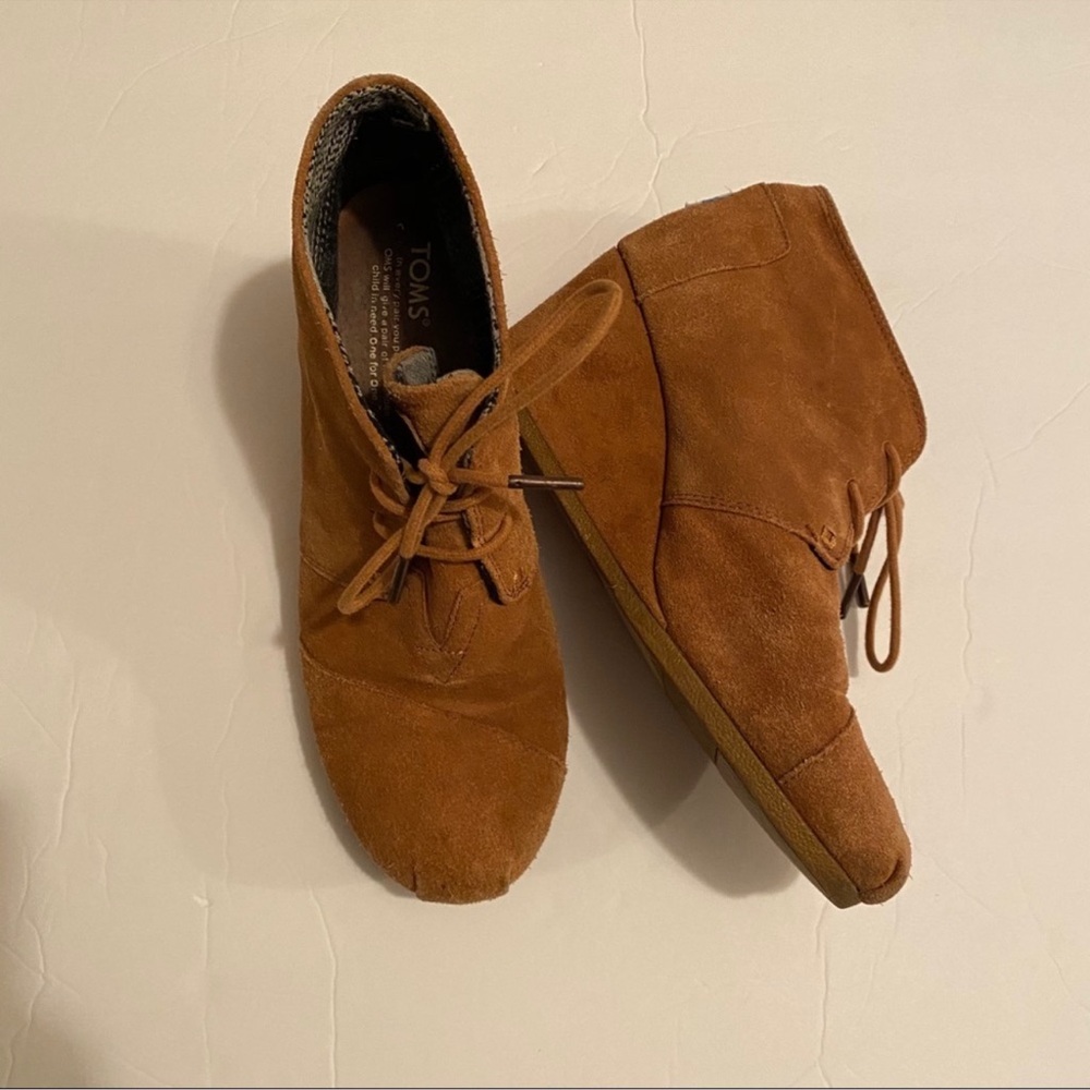 EUC Tom’s women leather lace up shoes - Picture 2 of 6
